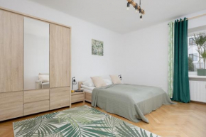 Spacious Apartment for 6 People Near to the Old Town by Noclegi Renters